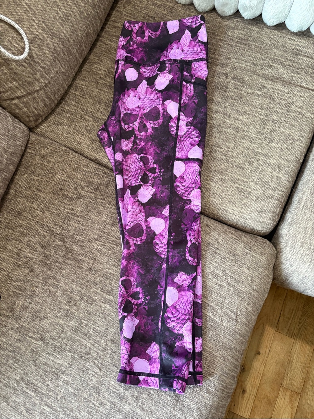 CVG Berry Mermaid Skulls Capris Leggings Medium